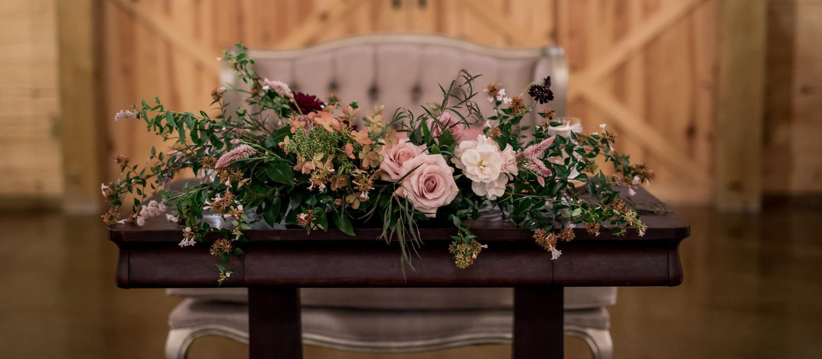 LindseyHinkleyphotography-flowers-on-table